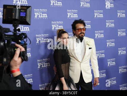 4 marzo 2022, Santa Barbara, California, Stati Uniti: Candidato all'Oscar Kristen Stewart e direttore esecutivo SBIFF Roger Durling sul Red Carpet al Santa Barbara International Film Festival (SBIFF) il 4 marzo all'Arlington Theater, prima che Stewart riceva il prestigioso American Riviera Award (Credit Image: © Amy Katz/ZUMA Press Wire) Foto Stock