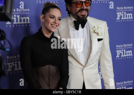 4 marzo 2022, Santa Barbara, California, Stati Uniti: Candidato all'Oscar Kristen Stewart e direttore esecutivo SBIFF Roger Durling sul Red Carpet al Santa Barbara International Film Festival (SBIFF) il 4 marzo all'Arlington Theater, prima che Stewart riceva il prestigioso American Riviera Award (Credit Image: © Amy Katz/ZUMA Press Wire) Foto Stock