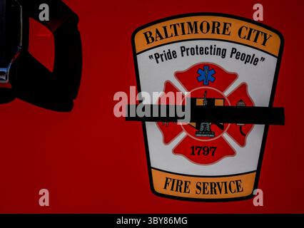 2 febbraio 2022, Timonium, MD, Stati Uniti: 2 febbraio, 2022: i vigili del fuoco trasportano i cofanetti dei vigili del fuoco caduti, il tenente Paul Butrim, i vigili del fuoco/Medic Kenny Lacayo e il tenente Kelsey Sadler, ai Dulaney Valley Memorial Gardens a Timonium, Maryland, per il loro periodo di sepoltura. I vigili del fuoco sono stati uccisi la settimana scorsa, quando il rowhome in cui stavano combattendo un incendio è crollato, uccidendoli. Scott serio/ESW/CSM(immagine di credito: &Copy; Scott serio/CSM tramite cavo ZUMA) Foto Stock