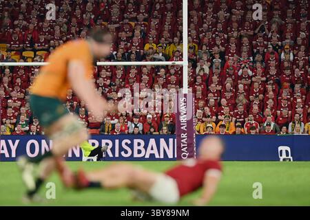 Brisbane, Australia. 19 luglio 2025.i tifosi britannici e irlandesi dei Lions guardano la prima partita di rugby contro gli australiani Wallabies al Suncorp Stadium di Brisbane il 19 luglio 2025. (Foto di Izhar Khan) esclusivamente per uso editoriale. NESSUNA LICENZA PER LE STAMPE CONSUMER. Crediti: Izhar Ahmed Khan/Alamy Live News/Alamy Live News Foto Stock