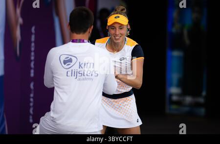 23 febbraio 2022, DOHA, QATAR: Elise Mertens del Belgio prima del terzo turno del torneo 2022 Qatar TotalEnergies Open 2022 WTA 1000 (Credit Image: © Rob Prange/AFP7 via ZUMA Press Wire) Foto Stock