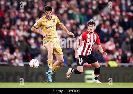 7 marzo 2022, BILBAO, VIZCAYA, SPAGNA: Gonzalo Melero dell'UD Levante compete per il pallone con Unai Vencedor dell'Athletic Club durante la partita di campionato spagnolo della Liga tra, Athletic Club e UD Levante a San Mames il 7 del 3, 2022 a Bilbao, Spagna. (Immagine di credito: © Ricardo Larreina/AFP7 via ZUMA Press Wire) Foto Stock
