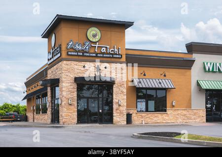 Utica, NY - 9 luglio 2025: Vista ravvicinata del Taichi Bubble Tea, è una catena di ristoranti nota per il suo tè bollicine, le ciotole di poke e il ramen Foto Stock