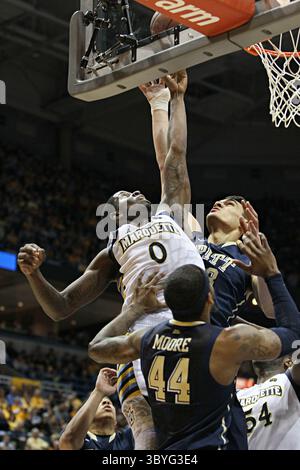 16 febbraio 2013 - Milwaukee, WISCONSIN, USA - Jamil Wilson (0) di Marquette mette in scena un colpo contro Pittsburgh al BMO Harris Bradley Center di Milwaukee, Wisconsin, sabato 16 febbraio 2013. Marquette ha sormontato Pitt, 79-69. (Immagine di credito: © Michael Sears/Milwaukee Journal Sentinel via ZUMA Press Wire) Foto Stock