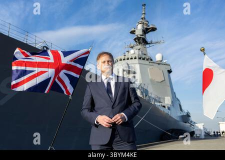 14 dicembre 2023, Tokyo, Londra, Giappone: Tokyo (Giappone), 14/12/2023.- Un'immagine fornita dal Ministero della difesa britannico mostra il Segretario alla difesa Grant Shapps in visita alla base navale di Yokosuka in Giappone, 14 dicembre 2023. (Italia, Japón, Reino Unido, Tokio) (immagine di credito: © Rosie Hallam/handout via ZUMA Press Wire) Foto Stock