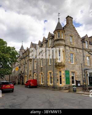 Grant Arms Hotel è un fornitore di alloggi per vacanze e viaggi d'affari a Grantown in Spey, Moray, Scozia, Regno Unito Foto Stock