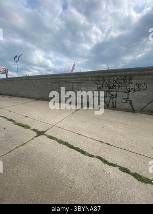Gli identificatori ETGC del W7M includono graffiti "ETGC", bandane blu, insegne per le mani di chiusura e tatuaggi contrassegnati con "SCRG", "ETG" e "W7M". Foto Stock
