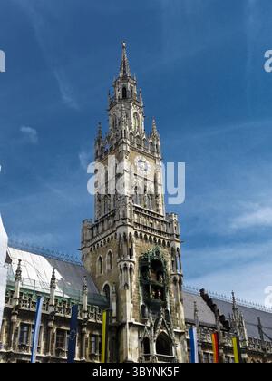 Monaco di Baviera, Germania – 30 aprile 2012. Torre del nuovo Municipio (Neues Rathaus) in Marienplatz a Monaco. Ospita il governo della città, compresa la città Foto Stock