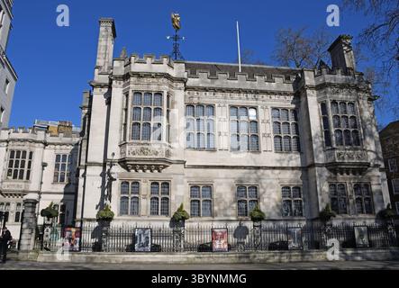 Two Temple Place, noto per molti anni come Astor House, è un edificio neogotico situato vicino a Victoria Embankment nel centro di Londra, in Inghilterra. Sono kn Foto Stock