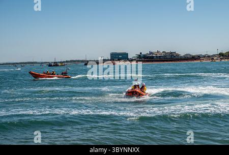 La stazione delle scialuppe di salvataggio di Southsea è aperta nel luglio 2025 con dimostrazioni da parte dell'equipaggio di volontari per il pubblico in generale. Foto Stock