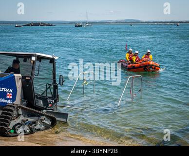 La stazione delle scialuppe di salvataggio di Southsea è aperta nel luglio 2025 con dimostrazioni da parte dell'equipaggio di volontari per il pubblico in generale. Foto Stock