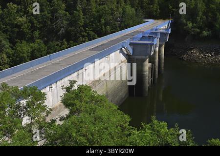 Centrale idroelettrica - centrale idroelettrica di corsa del fiume. Turbina Kaplan. Mohelno-Repubblica Ceca Foto Stock