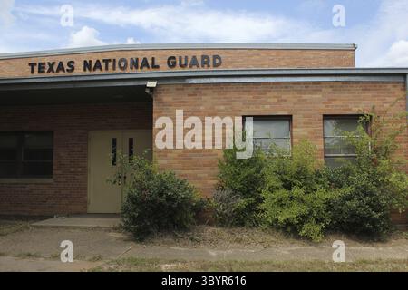 Tyler, Texas - 28 agosto 2024: Armeria abbandonata della Guardia Nazionale del Texas situata a Tyler Texas Foto Stock