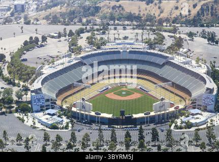 Los Angeles, Stati Uniti d'America - 27 Maggio 2015: vista aerea del Dodger Stadium di Elysian Park. Lo stadio e i supporti e i parcheggi intorno ad esso sono rilevare Foto Stock