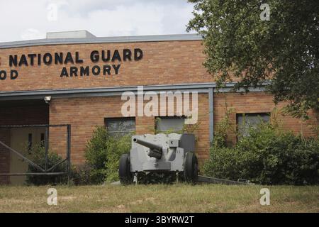 Tyler, Texas - 28 agosto 2024: Armeria abbandonata della Guardia Nazionale del Texas situata a Tyler Texas Foto Stock
