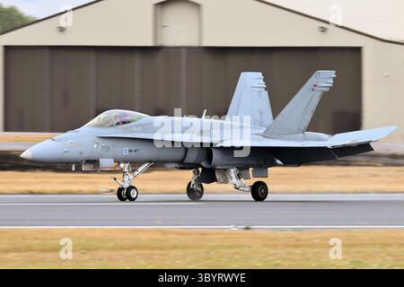 Finnish Air Force McDonnell Douglas F/A-18C Hornet - HŠvLLvÊ11 durante il Royal International Air Tattoo a RAF Fairford, Gloucestershire, Inghilterra, sabato 19 luglio 2025. (Foto: Jon Hobley | mi News) crediti: MI News & Sport /Alamy Live News Foto Stock