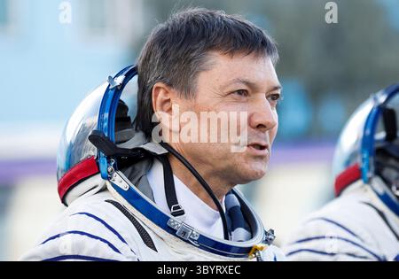 15 settembre 2023, Baikonur, Kazakistan: Baikonur (Kazakistan), 15/09/2023.- (FILE) il cosmonauta Roscosmos Oleg Kononenko guarda prima della partenza per il launchpad presso il cosmodromo di Baikonur, Kazakistan, 15 settembre 2023 (ristampato il 4 febbraio 2024). Oleg Kononenko il 4 febbraio 2024 stabilì un record mondiale per il tempo totale trascorso nello spazio con 878 giorni, 11 ore e 29 minuti, ha dichiarato l'agenzia spaziale Roscosmos. Oleg Kononenko è uno dei membri della spedizione 70-71 a bordo della stazione spaziale Internazionale (ISS) dal 15 settembre 2023. (Kazajstán, Rusia, Roma) (immagine di credito: © Maxim Shem Foto Stock