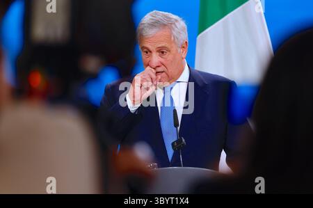 28 settembre 2023, Berlino, Germania: Berlino (Germania), 28/09/2023.- il ministro degli affari esteri italiano Antonio Tajani partecipa a una conferenza stampa con il ministro degli Esteri tedesco a Berlino, in Germania, il 28 settembre 2023. I loro colloqui si sono concentrati sulla cooperazione politica bilaterale ed europea. (Alemania, Italia) (immagine di credito: © Hannibal Hanschke/POOL via ZUMA Press Wire) Foto Stock
