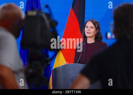 28 settembre 2023, Berlino, Germania: Berlino (Germania), 28/09/2023.- il ministro degli Esteri tedesco Annalena Baerbock partecipa a una conferenza stampa dopo i colloqui con il ministro degli Esteri italiano a Berlino, Germania, 28 settembre 2023. I colloqui si sono concentrati sulla cooperazione politica bilaterale ed europea. (Alemania, Italia) (immagine di credito: © Hannibal Hanschke/POOL via ZUMA Press Wire) Foto Stock