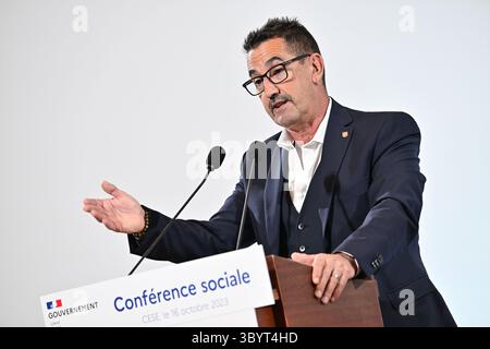 16 ottobre 2023, Parigi, Francia: Parigi (Francia), 16/10/2023.- il segretario generale dell'Unione francese Frederic Souillot, in occasione di una conferenza sociale con i sindacati e i datori di lavoro al Conseil Economique francese, Social et Environnemental (CESE - Consiglio economico, sociale e ambientale) a Parigi, Francia, 16 ottobre 2023. La conferenza sociale si concentra sui salari bassi contro l'inflazione elevata e sulle divergenze di opinione con le parti sociali su altre questioni. (Francia) (immagine di credito: © Miguel Medina/POOL via ZUMA Press Wire) Foto Stock