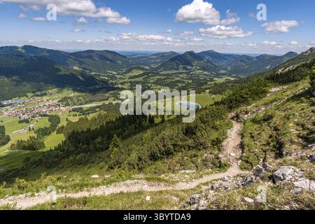 Arrampicandosi sulla Via Ferrata di Edelrid fino alla cima di Iseler nei pressi di Oberjoch Bad Hindelang nei monti Allgau Foto Stock