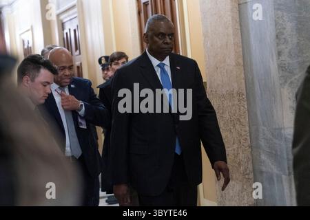 7 marzo 2024, Washington, Distretto di Columbia, Stati Uniti: Washington (Stati Uniti), 07/03/2024.- il Segretario alla difesa degli Stati Uniti Lloyd J. Austin III parte dopo aver frequentato il discorso sullo stato dell'Unione nella camera dei rappresentanti degli Stati Uniti a Washington, DC, USA, 7 marzo 2024. (Estados Unidos) (immagine di credito: © Chris Kleponis/POOL via ZUMA Press Wire) Foto Stock