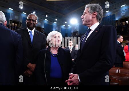 8 marzo 2024, Washington, DC, Stati Uniti: Washington (Stati Uniti), 08/03/2024.- il Segretario alla difesa degli Stati Uniti Lloyd Austin (L), il Segretario al Tesoro Janet Yellen (C) e il Segretario di Stato Antony Blinken (R) sono presenti alla camera dei rappresentanti davanti al terzo Stato dell'Unione del Presidente degli Stati Uniti Joe Biden discorso a una sessione congiunta del Congresso nel Campidoglio degli Stati Uniti a Washington, DC, USA, USA, 7 marzo 2024. (Immagine di credito: © Shawn Thew/POOL via ZUMA Press Wire) Foto Stock