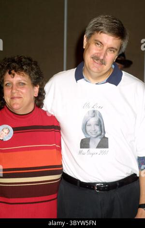 23 SETTEMBRE 2001 - 31481 JBB MISS AMERICA 2002 AD ATLANTIC CITY, NEW JERSEY 09/22/01.GENITORI DI KATIE HARMAN (VINCITRICE DI QUEST'ANNO DALL'OREGON). (Immagine di credito: © John Barrett/ZUMA Press Wire) Foto Stock