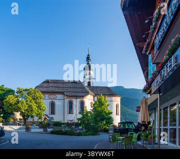 Lermoos: Villaggio e chiesa Lermoos in Tiroler Zugspitz Arena, Tirolo, Austria Foto Stock