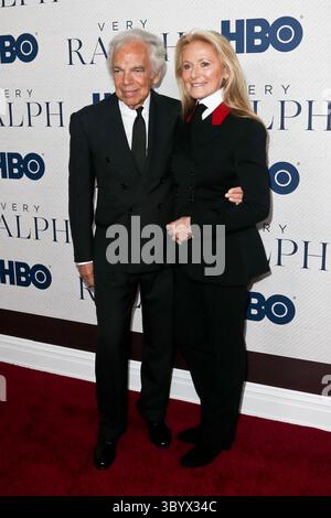 23 ottobre 2019, New York, New York, Stati Uniti: Ralph Lauren (L) e Ricky Anne Loew-Beer partecipano alla prima mondiale di HBO 'Very Ralph' al Metropolitan Museum of Art. (Credit Image: © Debby Wong/ZUMA Press Wire) Foto Stock