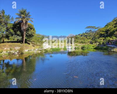 Panama, Boquete, vista panoramica del lago artificiale nel nuovo parco urbano Foto Stock
