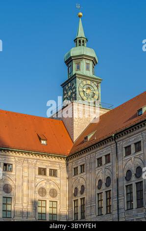 Dettaglio architettonico della Residenz nel centro di Monaco, Germania, ex palazzo reale dei monasteri Wittelsbach di Baviera Foto Stock