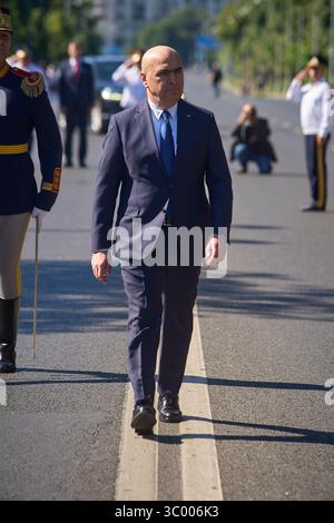 Bucarest, Romania. 20 luglio 2025: Ilie Bolojan, primo Ministro della Romania, arriva alla celebrazione della giornata rumena dell'aviazione e dell'aeronautica, a Bucarest. Crediti: Lucian Alecu/Alamy Live News Foto Stock