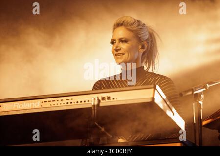 21 maggio 2022, Danimarca, Copenaghen: Copenaghen, Danimarca. 21 maggio 2022. La rock band scozzese Simple Minds esegue un concerto dal vivo al KB Hallen di Frederiksberg, Copenaghen. Qui il musicista Berenice Scott è visto dal vivo sul palco., Credit:Thomas Rungstrom / ZUMA Press (Credit Image: © Thomas Rungstrom/Gonzales Photo via ZUMA Press) Foto Stock