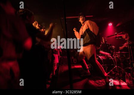 13 giugno 2019, Copenaghen, Danimarca: Copenaghen, Danimarca. 13 giugno 2019. Il cantante e compositore americano Omar Apollo esegue un concerto dal vivo all'Huset KBH di Copenaghen. (Foto di credito: Gonzales Photo - Joe Miller) (foto di credito: © Joe Miller/Gonzales Photo via ZUMA Press) Foto Stock