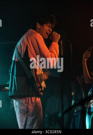 13 giugno 2019, Copenaghen, Danimarca: Copenaghen, Danimarca. 13 giugno 2019. Il cantante e compositore americano Omar Apollo esegue un concerto dal vivo all'Huset KBH di Copenaghen. (Foto di credito: Gonzales Photo - Joe Miller) (foto di credito: © Joe Miller/Gonzales Photo via ZUMA Press) Foto Stock