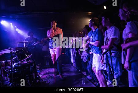 13 giugno 2019, Copenaghen, Danimarca: Copenaghen, Danimarca. 13 giugno 2019. Il cantante e compositore americano Omar Apollo esegue un concerto dal vivo all'Huset KBH di Copenaghen. (Foto di credito: Gonzales Photo - Joe Miller) (foto di credito: © Joe Miller/Gonzales Photo via ZUMA Press) Foto Stock