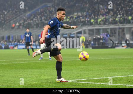 5 febbraio 2022, Italia, Milano: Milano, Italia. 5 febbraio 2022. Lautaro Martinez (10) dell'Inter visto nella partita di serie A tra Inter e AC Milan al Giuseppe Meazza di Milano., Credit:Tommaso Fimiano / ZUMA Press (Credit Image: © Tommaso Fimiano/Gonzales Photo via ZUMA Press) Foto Stock