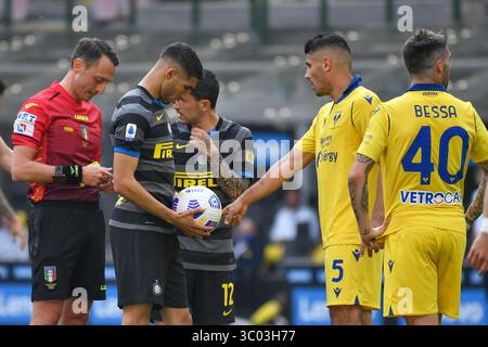 25 aprile 2021, Italia: Milano, Italia. 25 aprile 2021. Achraf Hakimi (2) dell'Inter Milan visto nella partita di serie A tra Inter Milan e Hellas Verona a Giuseppe Meazza a Milano., Credit:Tommaso Fimiano / ZUMA Press (Credit Image: © Tommaso Fimiano/Gonzales Photo via ZUMA Press) Foto Stock