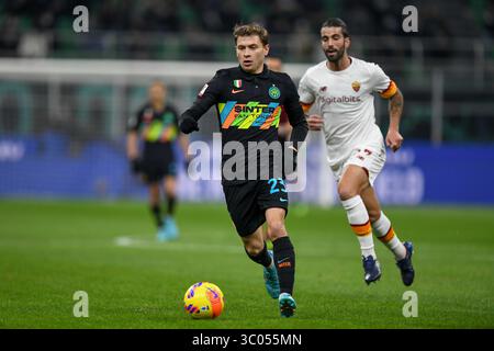 8 febbraio 2022, Italia, Milano: Milano, Italia. 8 febbraio 2022. Nicolo Barella (23) dell'Inter visto nella partita di Coppa Italia tra Inter e Roma a Giuseppe Meazza a Milano., Credit:Tommaso Fimiano / ZUMA Press (Credit Image: © Tommaso Fimiano/Gonzales Photo via ZUMA Press) Foto Stock