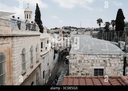 11 ottobre 2018 - Gerusalemme, Israele - Una vista sul tetto delle Suore di Sion Nunnery (a sinistra) sulla via Dolorsa nella città Vecchia di Gerusalemme. (Immagine di credito: © Nir Alon/ZUMA Wire) Foto Stock