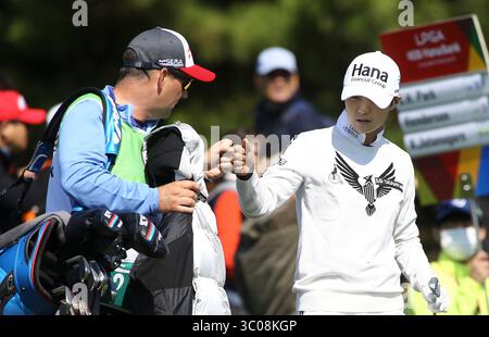 11 ottobre 2018 - Incheon, Corea del Sud - Sung Hyun Park of South Korea azione sul terzo tee durante un campionato LPGA KEB Hana Bank Round 1 presso il campo da golf Sky72. (Immagine di credito: © JNA via ZUMA Wire) Foto Stock