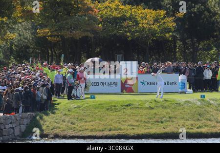 11 ottobre 2018 - Incheon, Corea del Sud - Sung Hyun Park of South Korea azione sul secondo tee durante un campionato LPGA KEB Hana Bank Round 1 presso il campo da golf Sky72. (Immagine di credito: © JNA via ZUMA Wire) Foto Stock