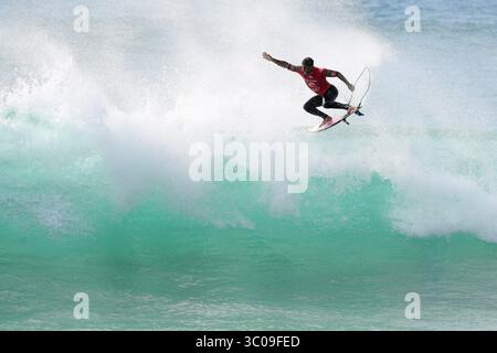 20 ottobre 2018 - Peniche, Portogallo - Italo Ferreira del Brasile in azione durante la World Surf League MEO Rip Curl Pro Portugal, decimo evento del WSL Men's Championship Tour, sulla spiaggia di Supertubos a Peniche, Portogallo, il 20 ottobre 2018. (Immagine di credito: © Pedro Fiuza/ZUMA Wire) Foto Stock