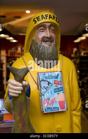 Il tradizionale pesce e chip shop Foto Stock
