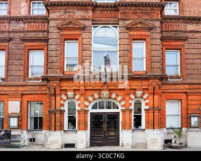 Edificio del municipio sulla High Street a Lewes East Sussex, Inghilterra Foto Stock