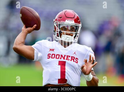 Oklahoma Sooners quarterback Kyler Murray (1) durante l'Oklahoma Sooners in corrispondenza della TCU cornuto rane in un NCAA Football gioco al Amon G. Carter Stadium, Fort Worth Texas. 10/20/18.Manny Flores/Cal Sport Media. Foto Stock