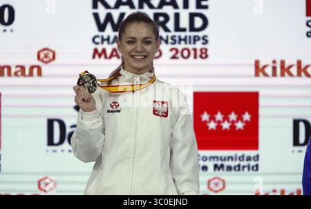 10 novembre 2018 - Madrid, Madrid, Spagna - la karateka polacca Dorota Banaszczyk ha posato per una foto dopo aver vinto una medaglia d'oro al kumite femminile sotto i 55 kg del 24° Campionato del mondo di Karate a Madrid, Spagna (Credit Image: © Manu Reino/SOPA Images via ZUMA Wire) Foto Stock
