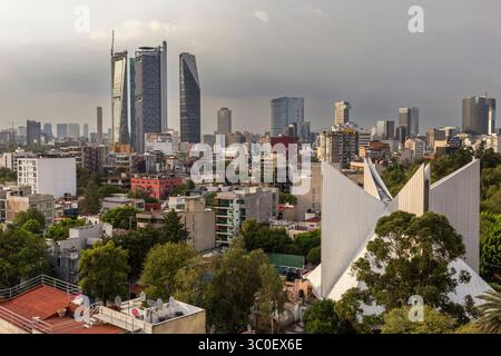 CITTÀ DEL MESSICO, Messico, 17 luglio 2018. Vista diurna elevata sulla skyline di Colonia Condesa, uno dei quartieri più noti della CDMX Foto Stock