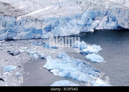Parete frontale di un ghiacciaio di Nansen. Isola settentrionale di Novaya Zemlya Foto Stock